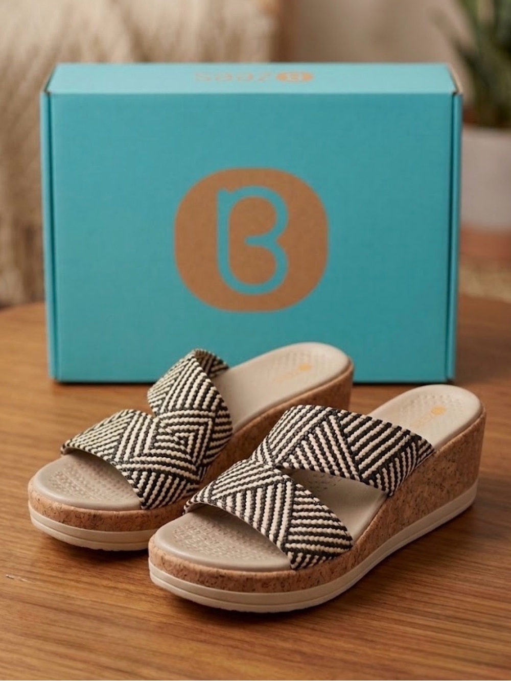Bzees Natural/Black Woven
Wedge Slide Sandals Size 8
New in Box